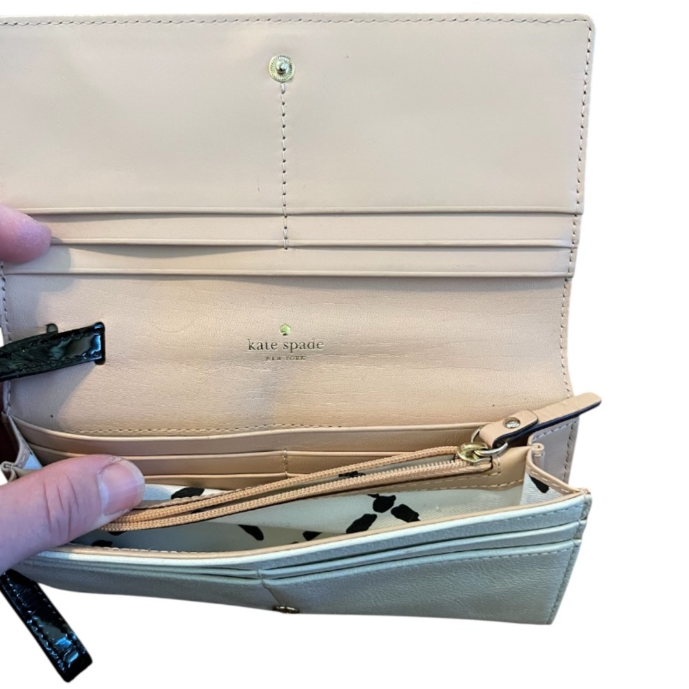 Kate Spade Cream and Black Clutch Wristlet Wallet GUC - Picture 8 of 11